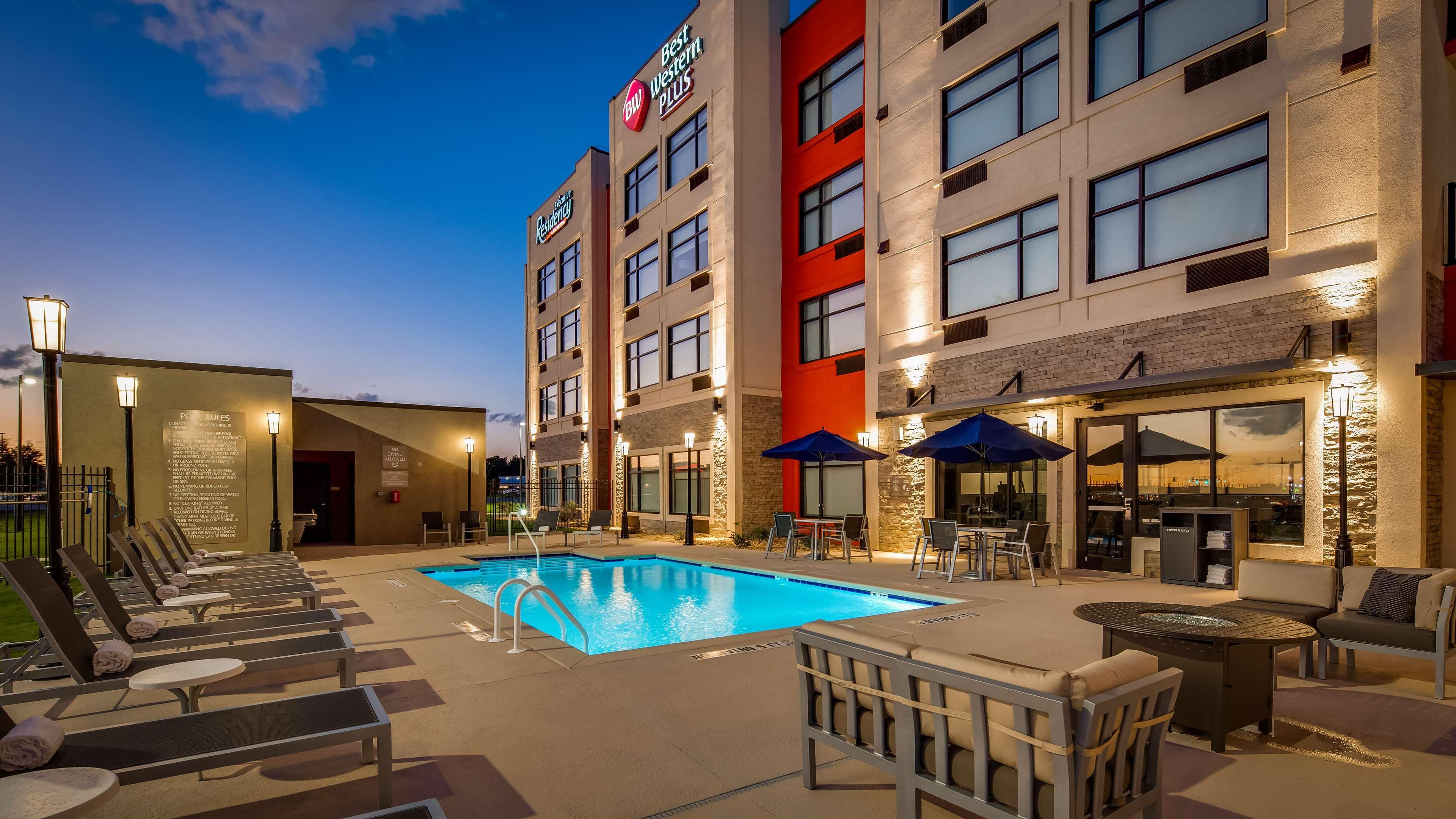 Western Executive Residency Rigby's Water World Hotel