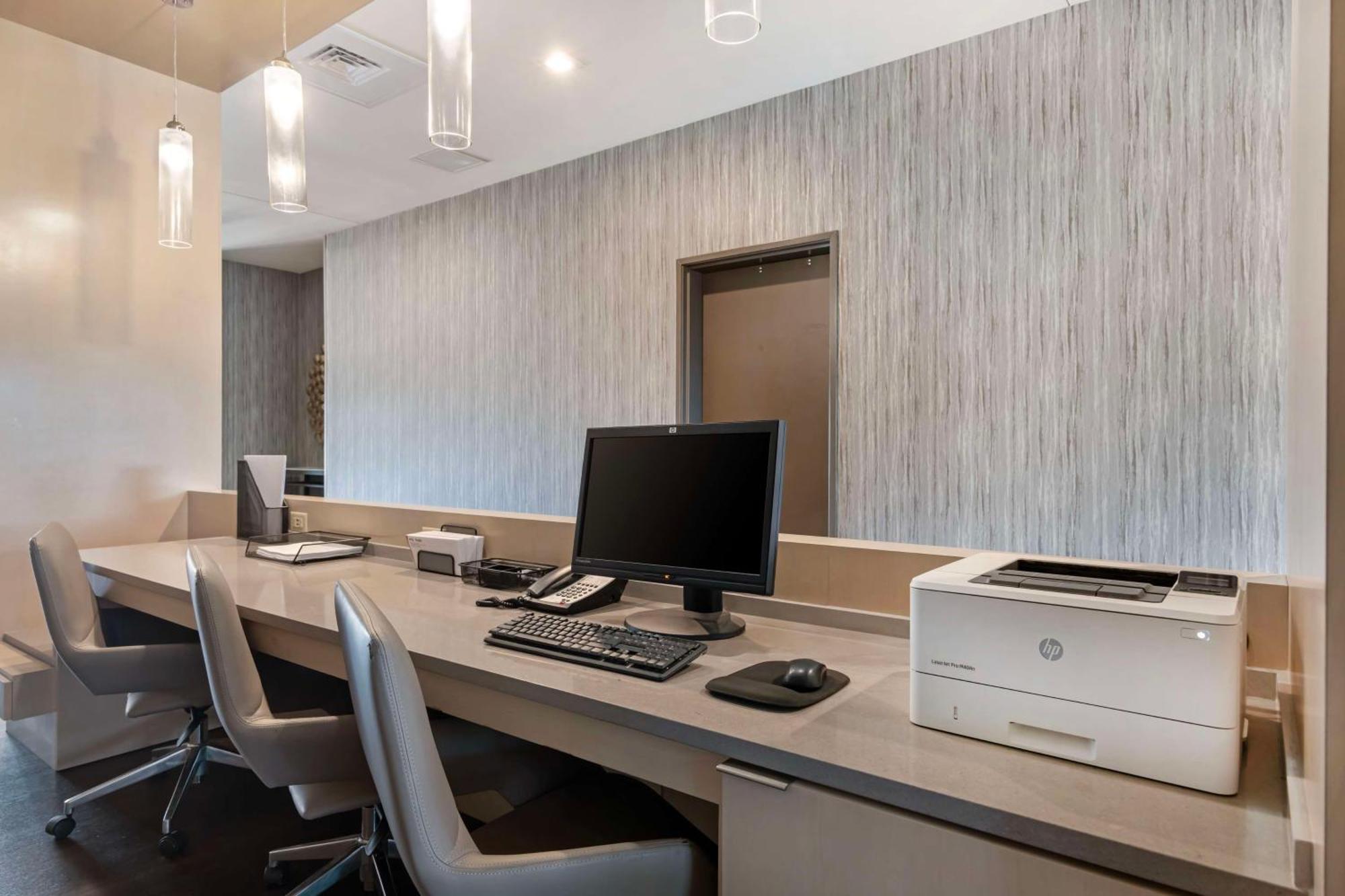 Hotel Western Executive Residency Rigby's Water World 3*
