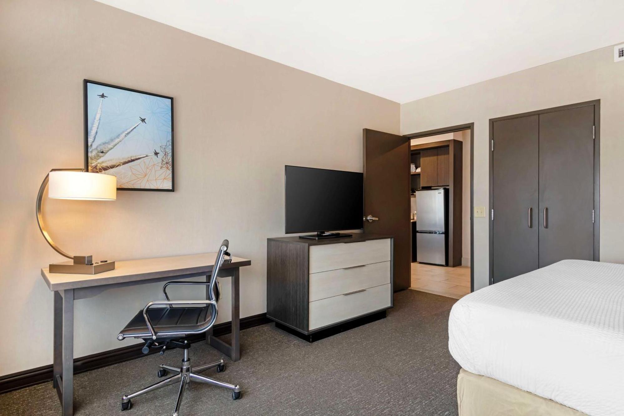 Western Executive Residency Rigby's Water World Hotel