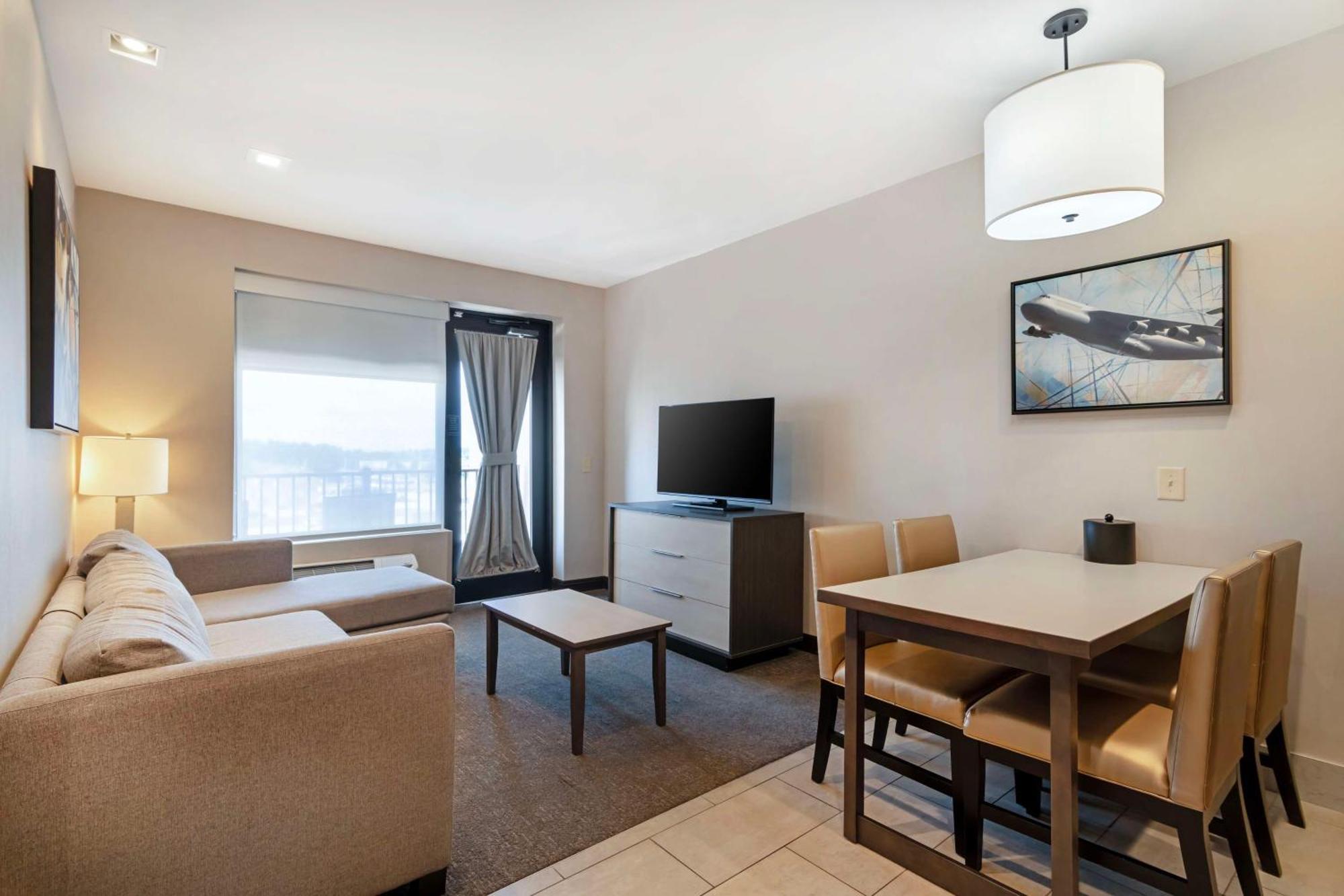 Western Executive Residency Rigby's Water World Hotel